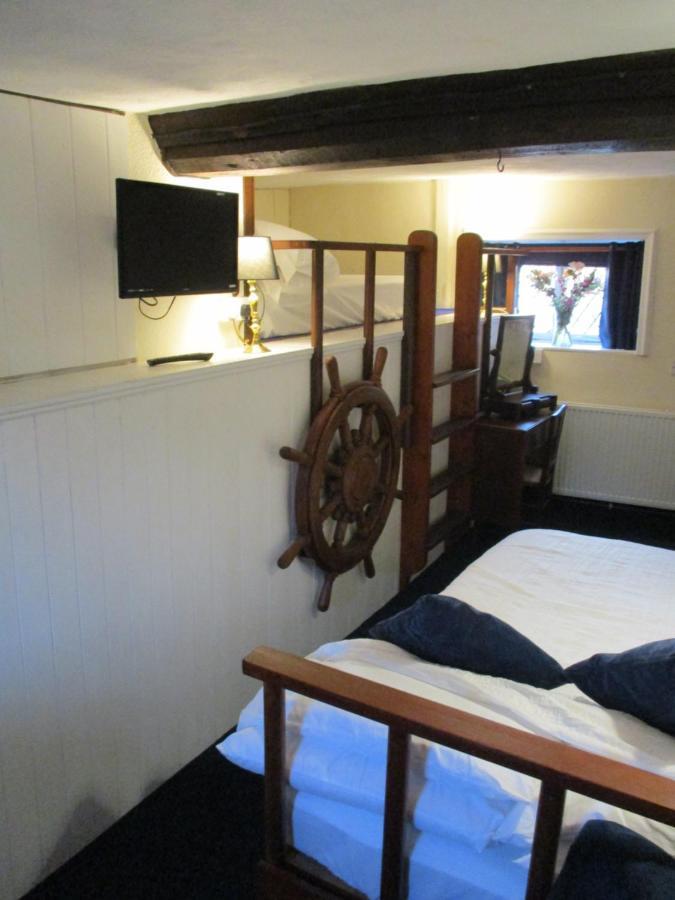 Blue Cabin Bridge Stores Fritton Exterior foto